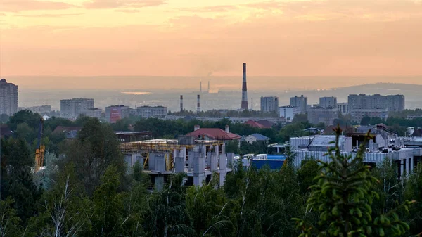 Widok zachodu słońca na miasto Almaty, Kazachstan — Zdjęcie stockowe