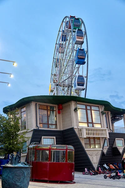 Mockup of the house upside down and ferris wheel — Stock Photo, Image
