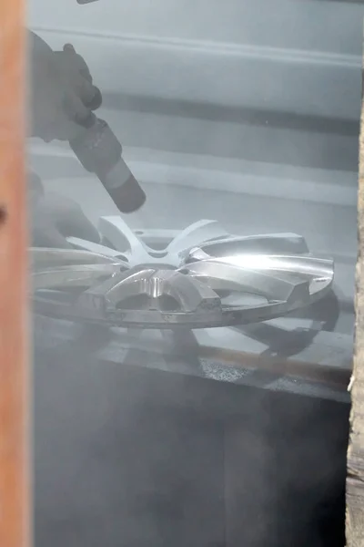 Sandblasting of a light-alloy car wheel during restoration — 스톡 사진