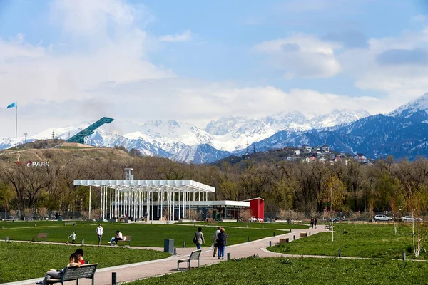 Almaty, Kazakhstan - April 17, 2021: view of the entrance to the city botanical garden — Stock Photo, Image