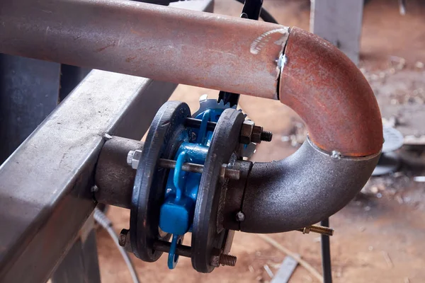 Water Gate Valve Metal Pipe Connected Final Welding Assembly Equipment — Stock Photo, Image