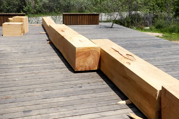 Square bars of the bench made of a single trunk of the Tien Shan spruce — Stock Photo, Image
