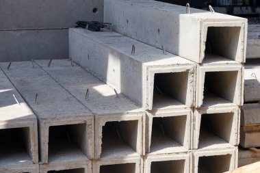 Güçlendirilmiş beton ürünler fabrikasına boru hatları döşemek için ön döküm beton oluklar