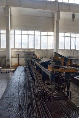 Önceden güçlendirilmiş beton için çeliği ısıtma aygıtı