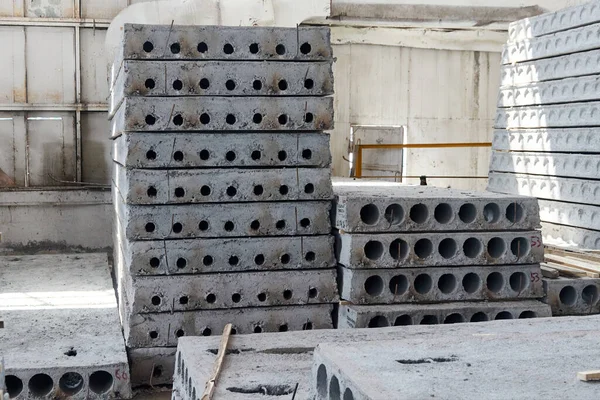 Atölyede içi oyulmuş beton döşeme döşemeleri