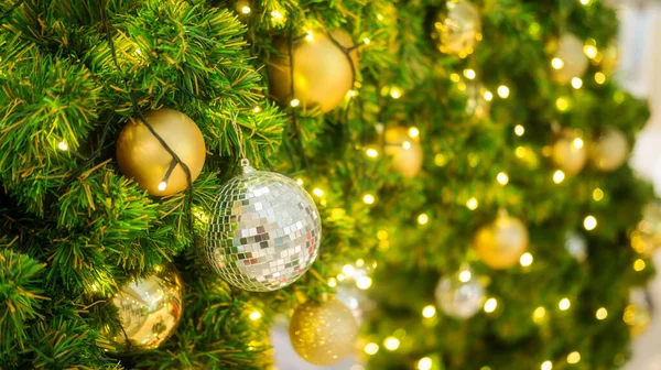 Boule Dorée Argentée Accrochée Arbre Noël — Photo