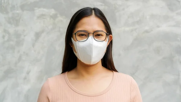 Asian Woman Wears Glasses Protective Mask — Foto Stock