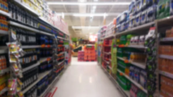 Sfocatura di centri commerciali che offrono migliaia di prodotti. — Foto Stock
