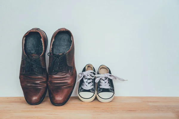Los Zapatos Padre Hijo Concepto Padre Día — Foto de Stock