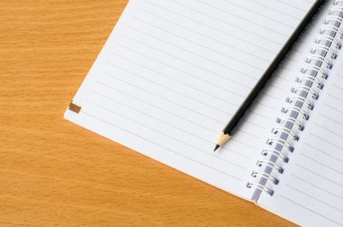 boş defter kalem ahşap tablo ile