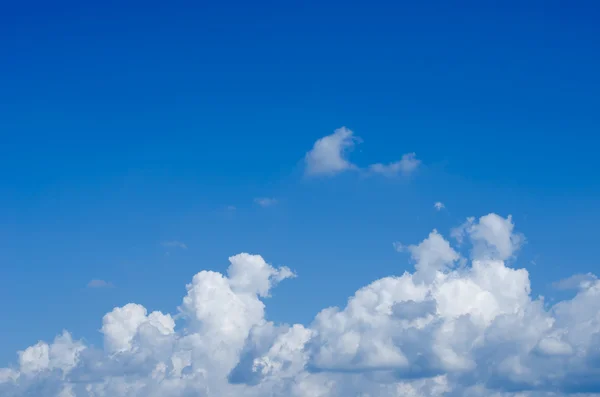 Clouds in the blue sky — Stock Photo, Image