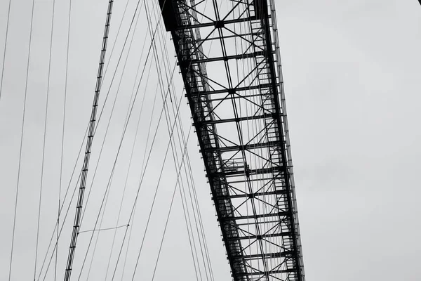 Imagem Close Preto Branco Uma Seção Ponte Transporte Newport Construída — Fotografia de Stock