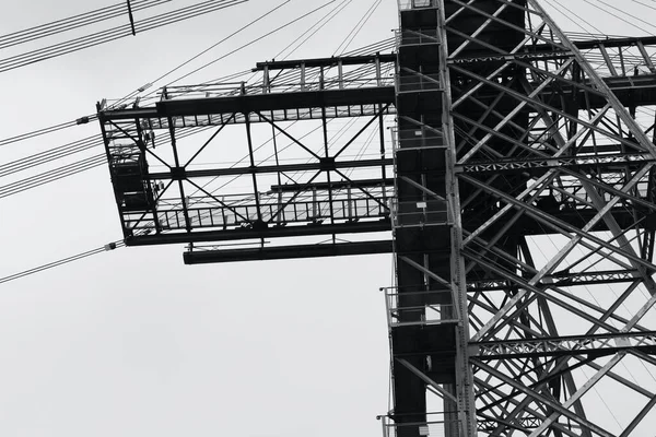 Czarno Biały Obraz Zbliżeniowy Odcinka Newport Transporter Bridge Zbudowany 1902 — Zdjęcie stockowe