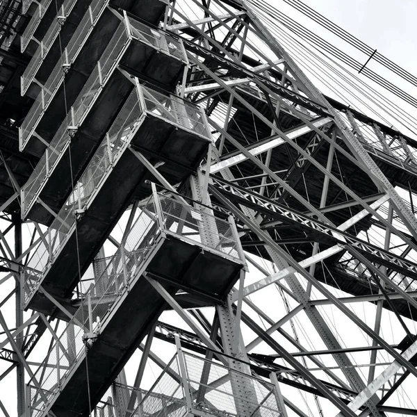 Svartvitt Närbild Del Newport Transportörbron Byggd 1902 Korsar Floden Usk — Stockfoto
