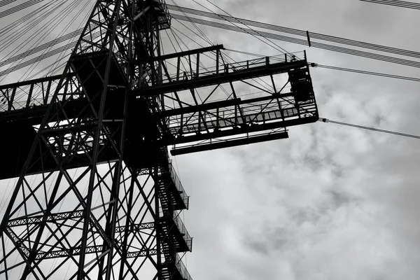 Czarno Biały Obraz Zbliżeniowy Odcinka Newport Transporter Bridge Zbudowany 1902 — Zdjęcie stockowe