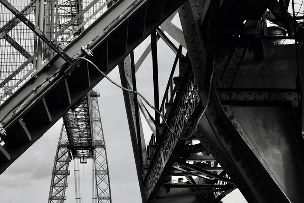 Чорно Біле Зображення Частини Ньюпортського Мосту Побудованого 1902 Році Перетинає — стокове фото