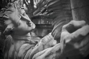 Cardiff, Wales, 10 Nisan 2021. Albert Hodge 'un seyrüsefer ve kömür madenciliğini temsil eden tarihi heykel grubunu kapatın. Yüz ifadesi, çaba ve kararlılıkla şekillenir.