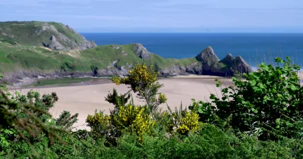 Zvýšený Pohled Three Cliffs Bay Gower Ohromující Písečná Zátoka Pobřeží — Stock video