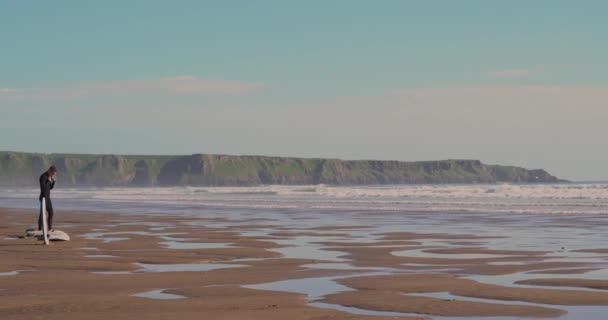 Llangennith Wspaniała Plaża Surfingowa Półwyspie Gower Południowo Zachodniej Walii Słońce — Wideo stockowe