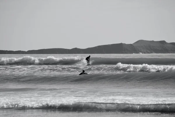 Imágenes Silueta Surfistas Montando Olas Playa Llangennith Península Gower Deporte — Foto de Stock