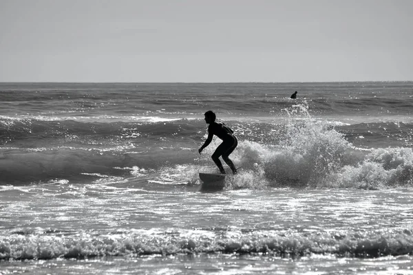 Silhuett Bilder Surfare Ridning Vågor Llangennith Beach Gower Halvön Populär — Stockfoto