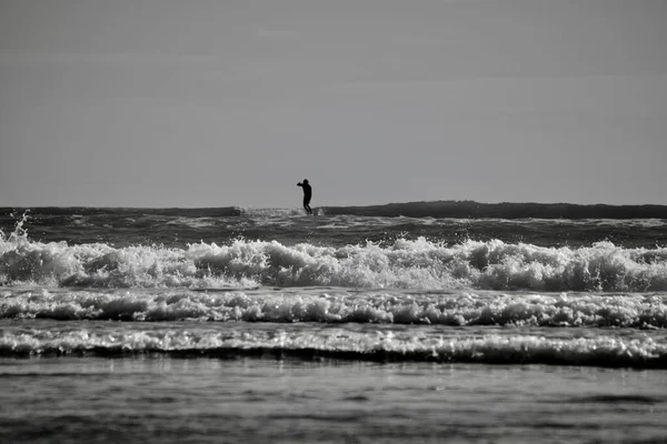 Silhouette Images Surfers Riding Waves Llangennith Beach Gower Peninsula Popular — Stock Photo, Image