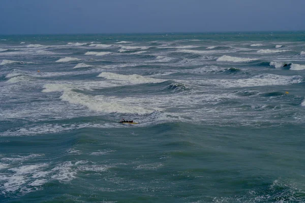 Ventos Fortes Atingem Costas Sul Sussex Criando Ondas Perigosas Mares — Fotografia de Stock