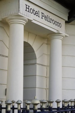 Regency Meydanı, Brighton 'daki deniz kenarında 19. yüzyılın başlarında yapılmış prestijli bir yerleşim yeridir.