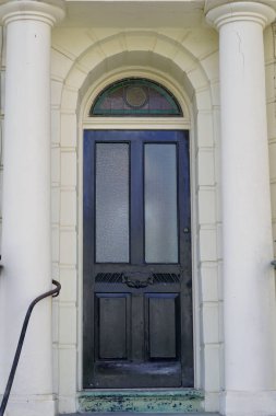 Brighton, Doğu Sussex, İngiltere Temmuz 05, 2021: Regency Square, Brighton 'daki deniz kenarında 19. yüzyılın başlarında yapılmış prestijli bir yerleşim yeridir.. 