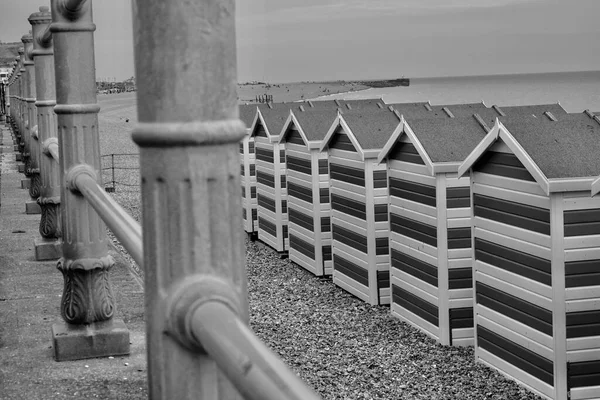 Plážové Chatrče Pláži Hastings Thes Jasně Barevné Modré Bílé Plážové — Stock fotografie