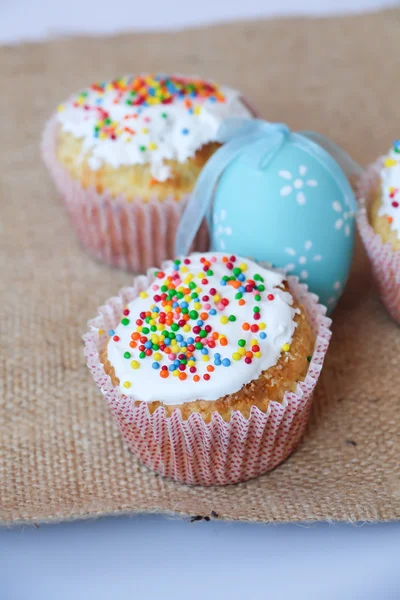 Pastel de Pascua con decoración navideña — Foto de Stock