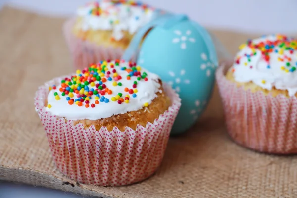 Pastel de Pascua con decoración navideña — Foto de Stock