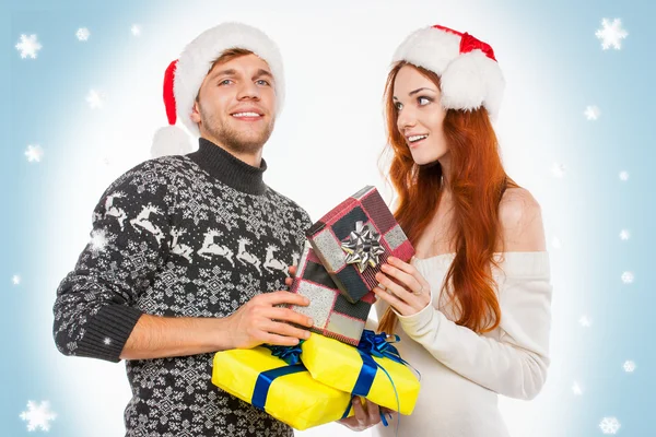 Noel hediye ile mutlu çift