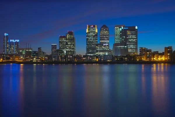 London Canary Wharf paisagem urbana noturna — Fotografia de Stock