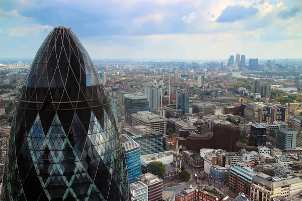 A paisagem urbana de Londres sobre o edifício Gherkin — Fotografia de Stock