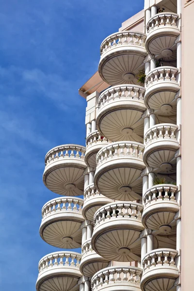 Кругла форма дизайнерського житлового балкона — стокове фото