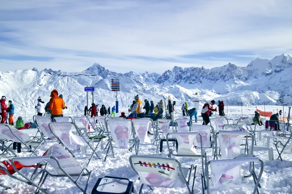 Auf dem Skilift les grandes platieres im Grand Massiv mit freier Sicht auf den Montblanc — Stockfoto