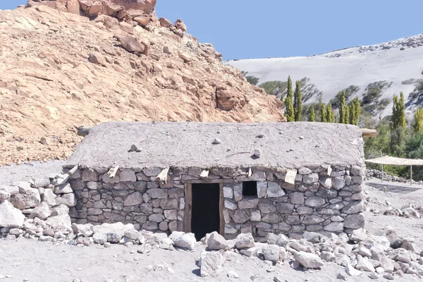 Vieille maison en pierre déserte dans le désert d'Atacama — Photo