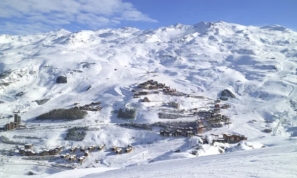 高山の村、レ ・ メニュアール スキー リゾート空撮 — ストック写真