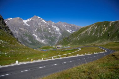 Yazın ünlü Grossglockner High Alpine Yolu