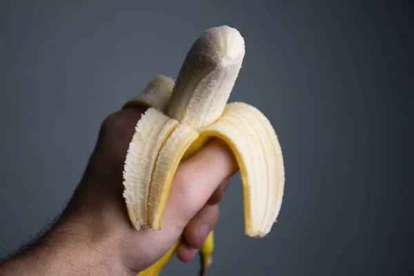 Uma Banana Amarela Descascada Numa Mão Humana Está Ser Comida — Fotografia de Stock