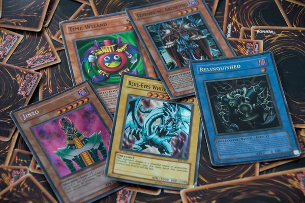 Велика Стара Рідкісна Колекція Карткової Гри Yugioh — стокове фото