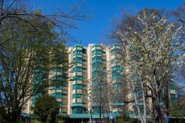 Bad Honnef, Almanya 25 Nisan 2021 Parkresidenz huzurevi cephesi