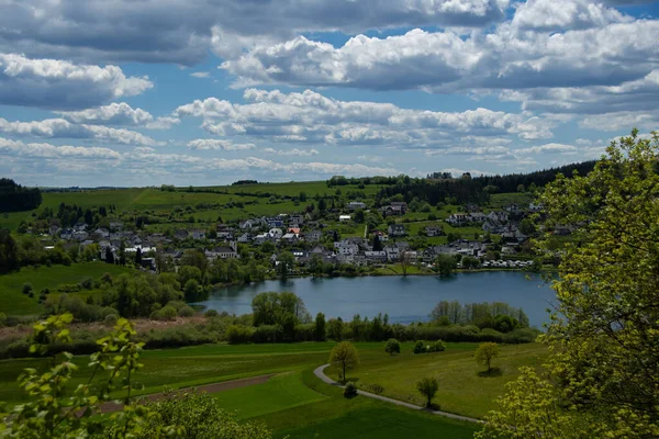 Pohled Vesnici Schalkenmehren Schalkenmehrener Maar — Stock fotografie