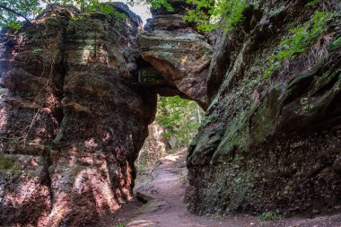 Hindenburgtor, Nideggen 'da bir kumtaşı kayasıdır.