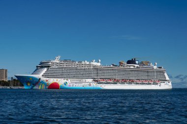 Portland, ME - 15 Ekim 2024: Peter Max tarafından tasarlanan Norveç Kaçışı 'nın çift kişilik kapasitesi 3,963 yolcu kapasitesi vardır..