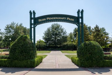 Ross Pendergraft Parkı Fort Smith Ulusal Tarihi Sitesi 'nin bitişiğindedir.