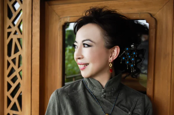 Woman in chinese traditional — Stock Photo, Image