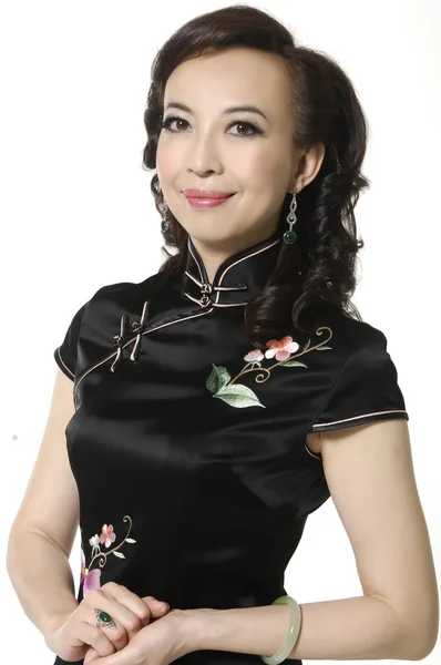 Vrouw in traditionele Chinese jurk — Stockfoto