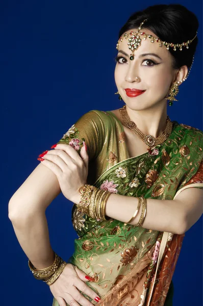 Asian woman in traditional clothing — Stock Photo, Image